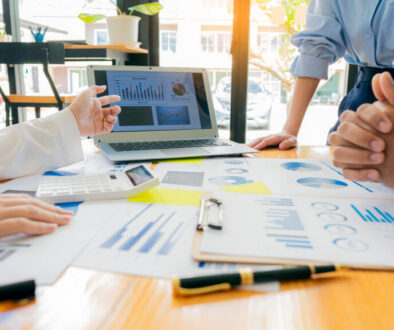 Meeting with business people to discuss and brainstorm ideas on financial reports. The concept of working as a team of financial advisors and accounting, investments with a team at the office.